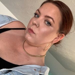 Meet your Posher, Alexis